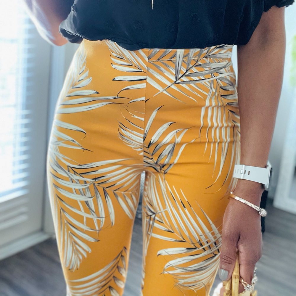 Yellow Skinny Leaf Print Cropped Ankle Pants 00